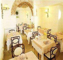 Xtrallusion offers characteristic Bed and Breakfast, B&B, Guest House, Hotel, Albergo and Country Lodge accommodation in Italy. Plus independent self-guided Walking, Adventure, Activity, Skiing and Paragliding Holiday itineraries on the Italian Rivieras, in the Italian Lakes, in the Italian Alps and in some of the most beautiful corners of Italy.